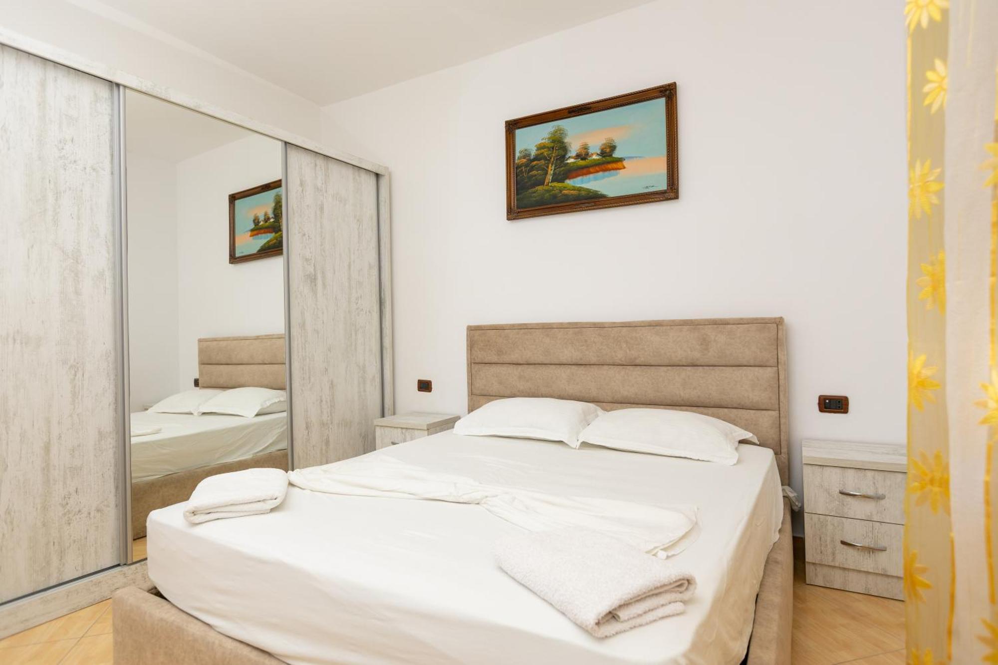 Da Vinci Apartment Vlorë Buitenkant foto